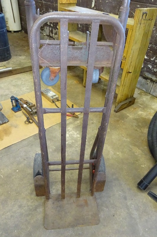 lot 27 image: Wheel truck