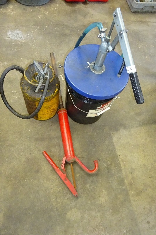 lot 29 image: 2 lube pump works