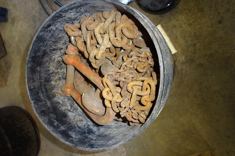 lot 38 image: Bucket of chains