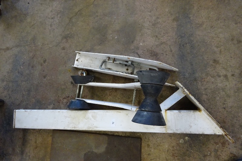 lot 41 image: Boat trailer parts