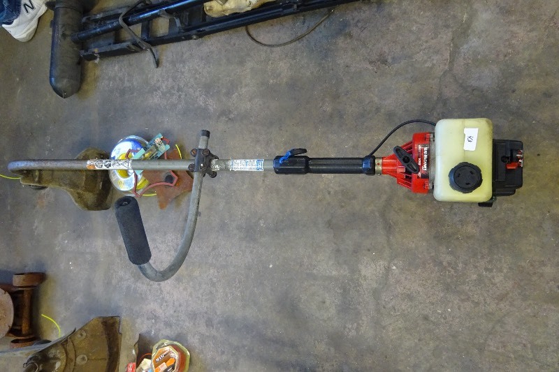 lot 43 image: Yard Machines 28 cc weed whackers with string