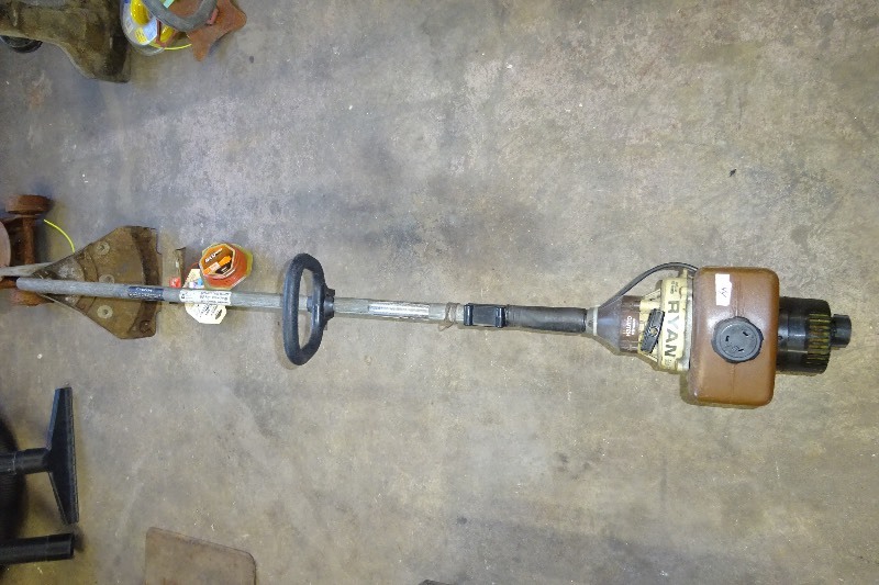 lot 44 image: Ryan weed whacker with string