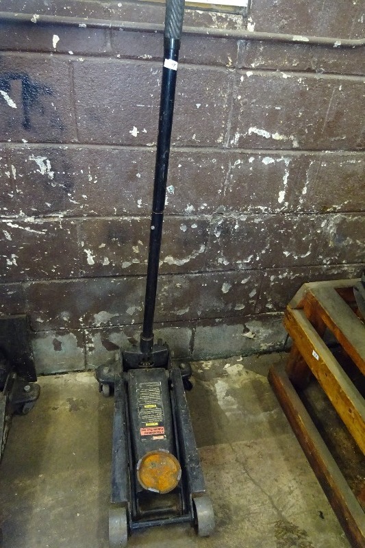 lot 48 image: 3 Ton floor jacks