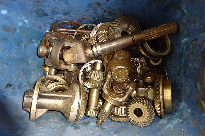 lot 57 image: Misc. Mercruiser alpha parts
