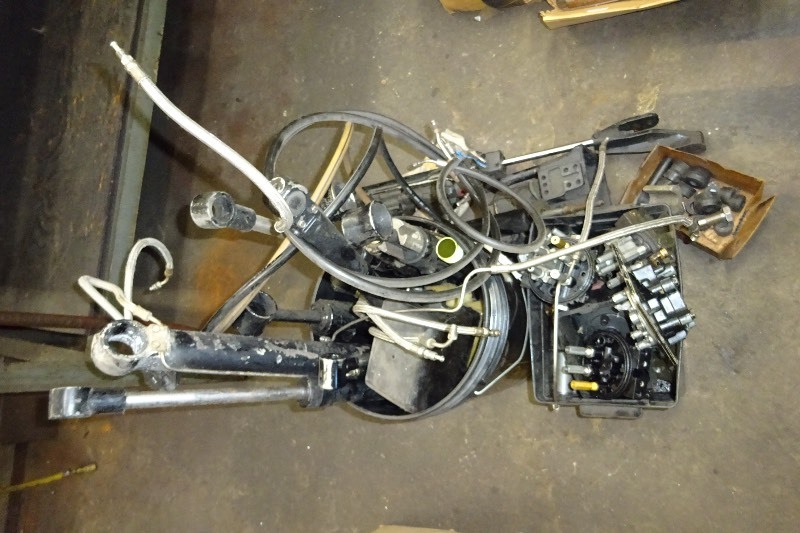 lot 64 image: Misc. Mercruiser power trim rams, trim pump valves and power steering rams