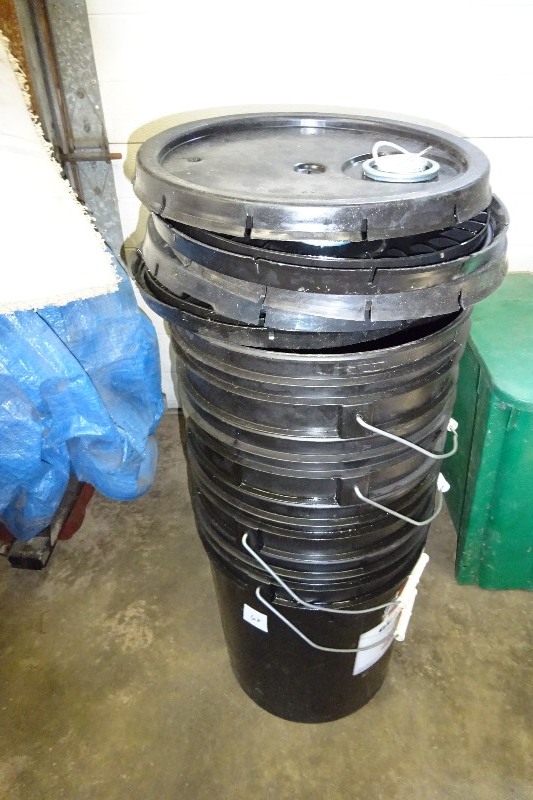 lot 68 image: Lot of 5 gallon buckets
