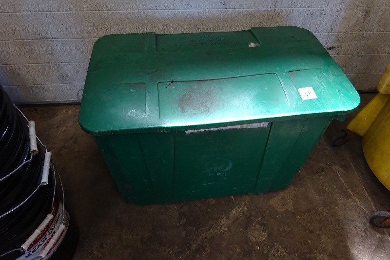 lot 69 image: Green plastic tote