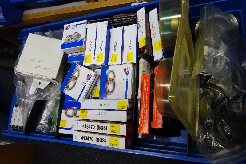 lot 130 image: Misc. bearings, and bearing seals