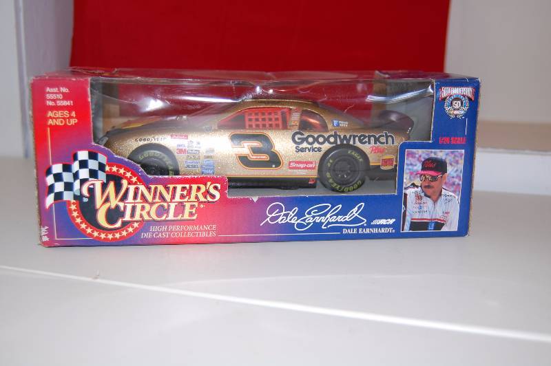 lot 18 image: Dale Earnhardt Die Cast Car