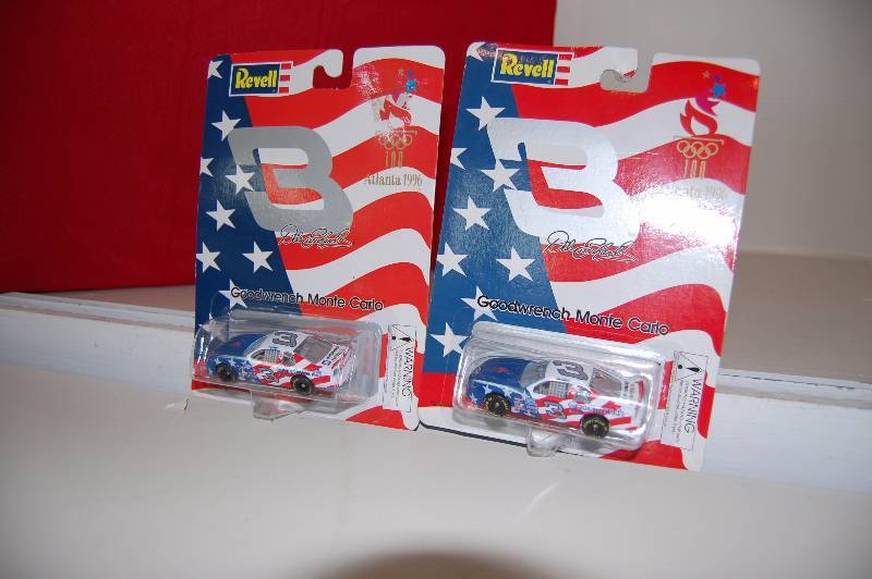lot 32 image: Dale Earnhardt Collectable Cars
