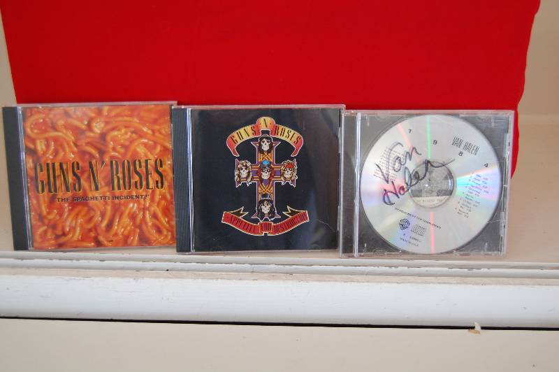 lot 56 image: Lot of 3 CDs