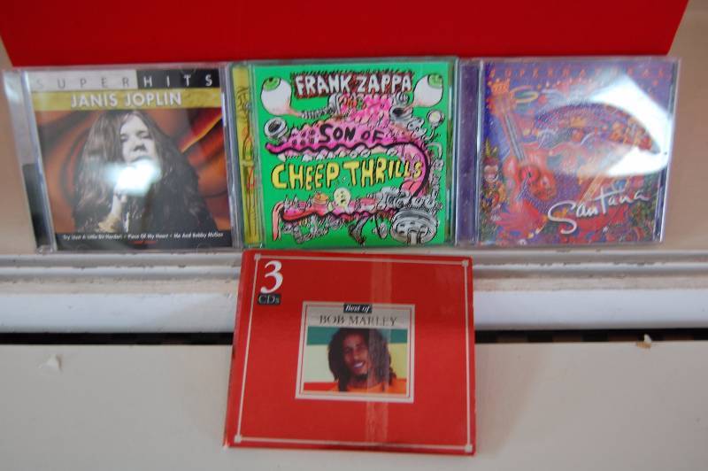 lot 57 image: Lot of 4 CDs