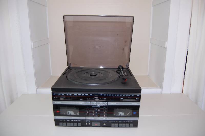 lot 63 image: Stereo with Record Player