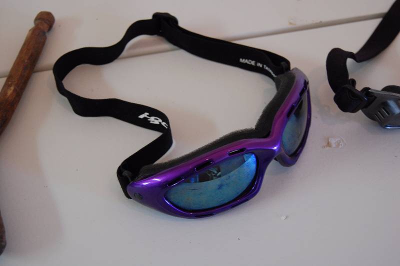 lot 68 image: Sling Shots and Goggles