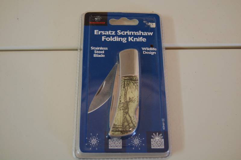 lot 72 image: Ersatz Scrimshaw Folding Knife