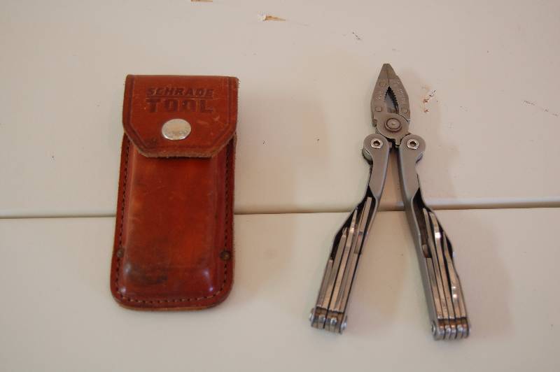 lot 73 image: Multi-Tool