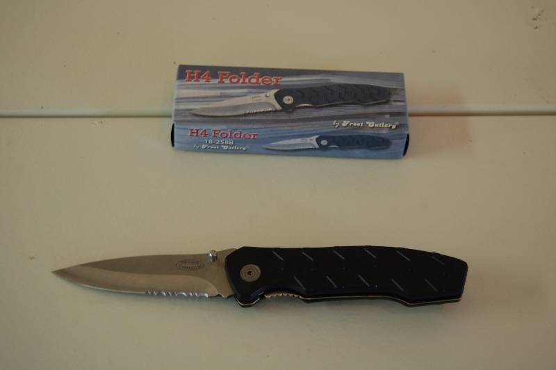 lot 76 image: Folding Knife