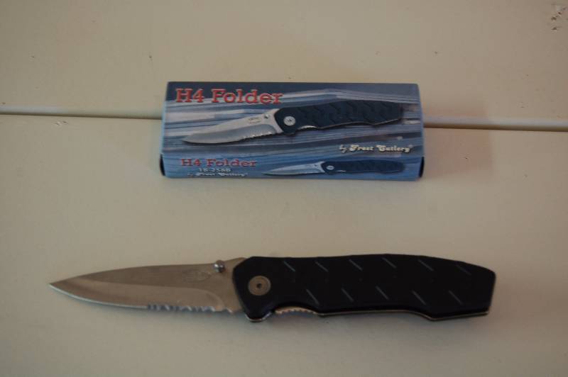 lot 77 image: Folding Knife