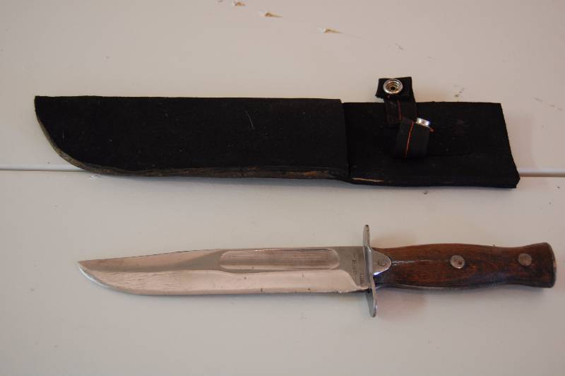 lot 85 image: Vintage Knife with Holder