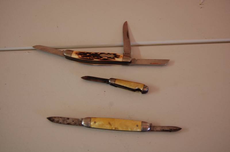 lot 94 image: Vintage Pocket Knives