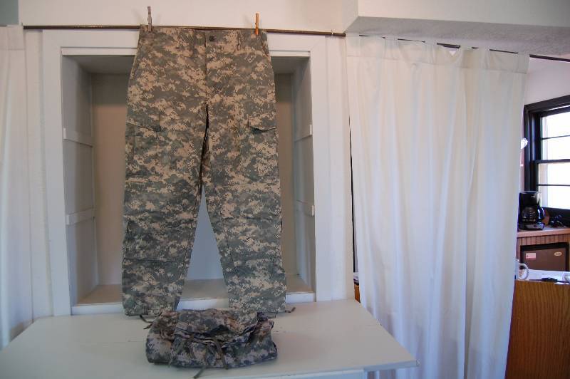 lot 115 image: Camo Army Style Pants