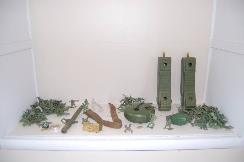 lot 139 image: Army Toys
