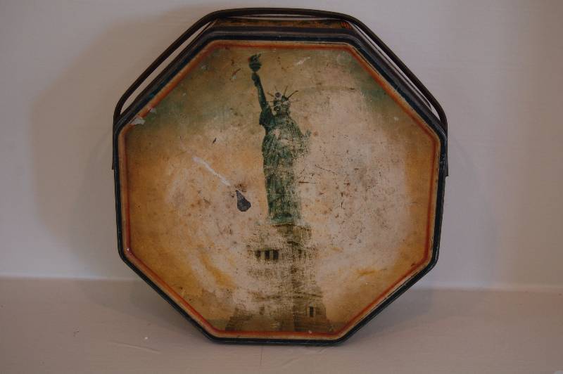 lot 141 image: Decorative Tin