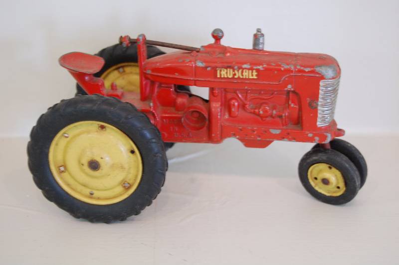 lot 157 image: Vintage Toy Tractor