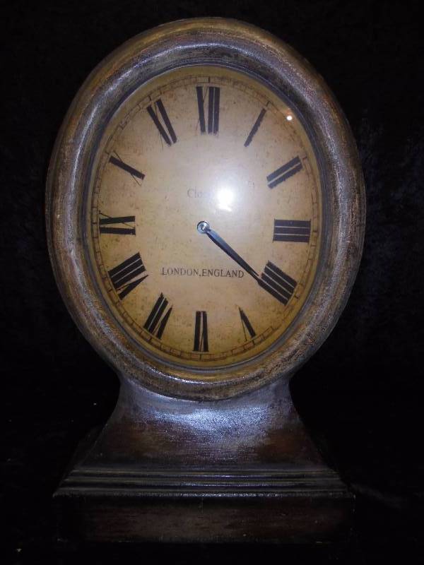 lot 15 image: Large Mantle Clock - works