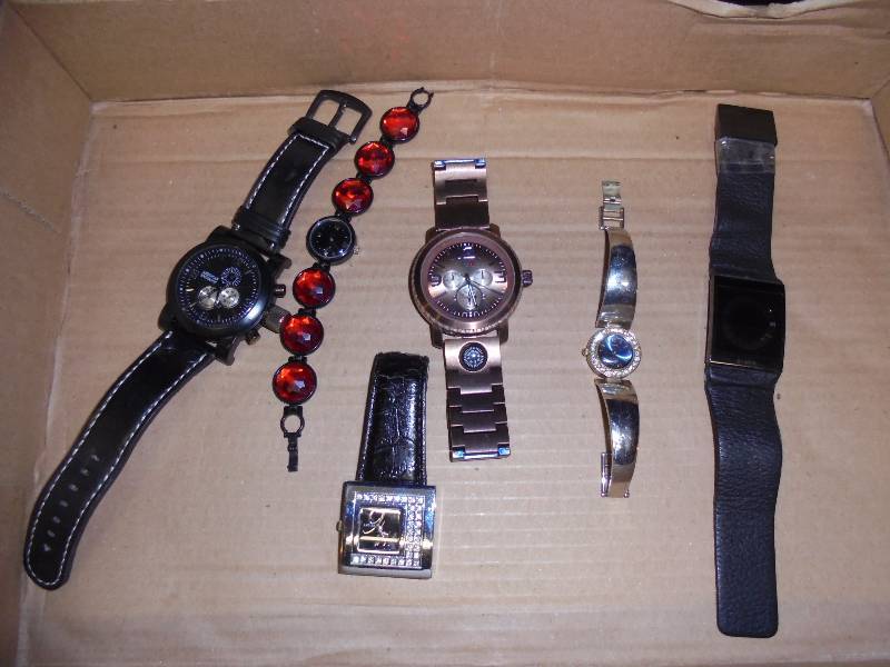 lot 21 image: Lot - Misc Watches