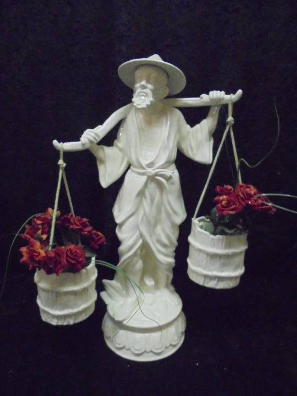 lot 23 image: Korean Statue