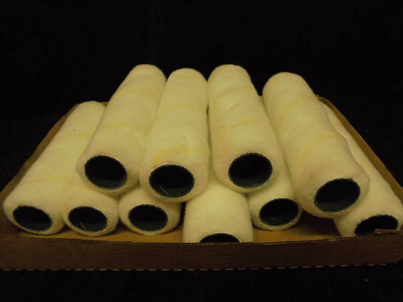 lot 26 image: Paint Rollers - White