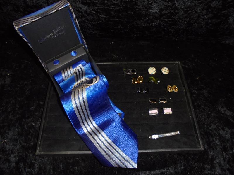 lot 28 image: Lot - Cuff Links, Tie