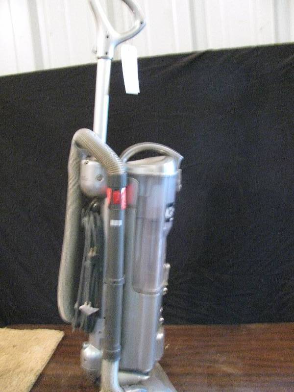 Shark Navigator Swivel Deluxe