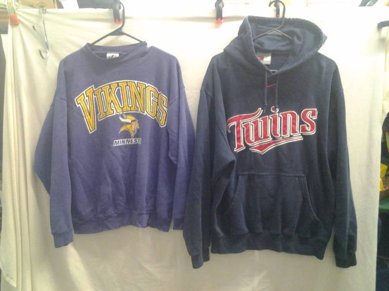 Minnesota Vikings & Minnesota Twins Sweatshirts Size L