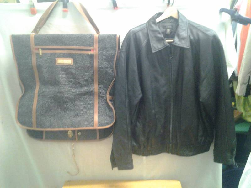 Mens Leather Jacket Size Large (Damaged) With Oscar De La Renta Garment Bag