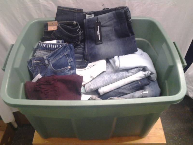 Large Lot Of Junior Jeans size 0-4, Includes 25 Gallon Rubbermaid Tote