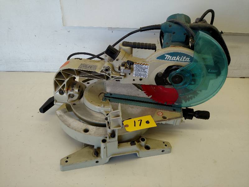 lot 17 image: Makita 10 Sliding Compound Miter S...