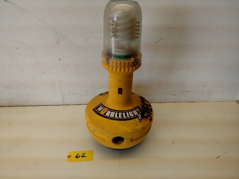 lot 62 image: Wobble Light Jr. Work Light, Works...