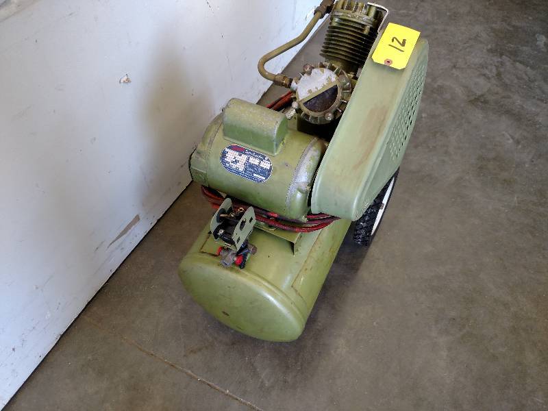 lot 12 image: Air Compressor, 1 hp, Works...