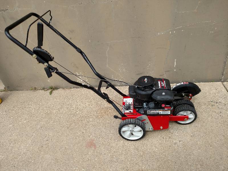 lot 8 image: Yard Machines Gas Lawn Edger