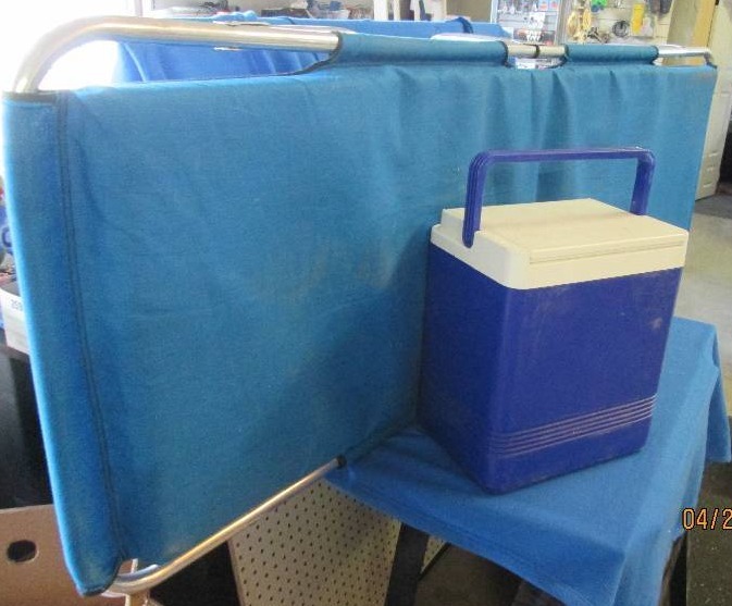Lightweight padded camping cot, Igl...