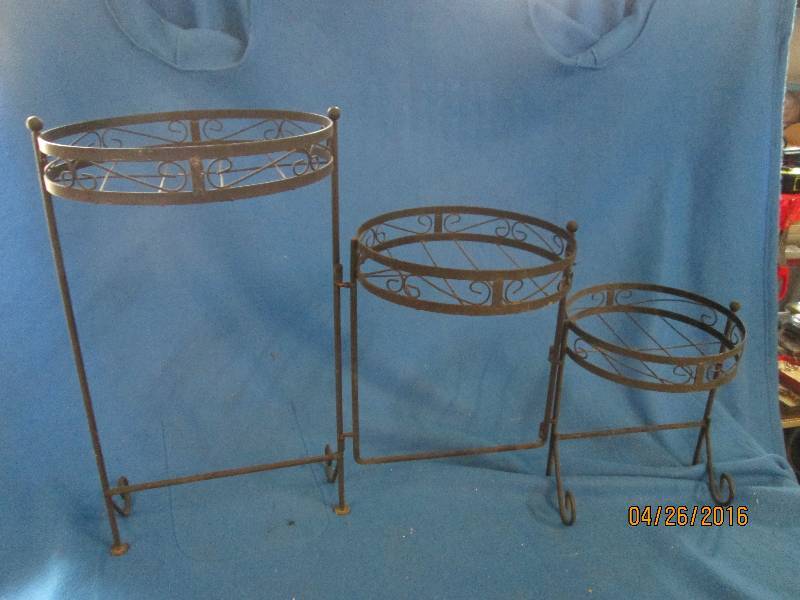Small three pot plant holder. Black...