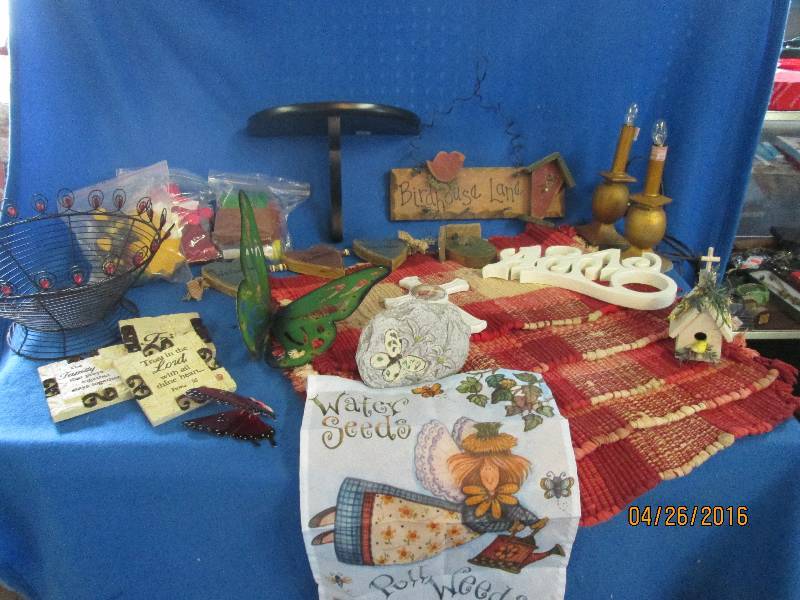Large lot of dcor and household g...
