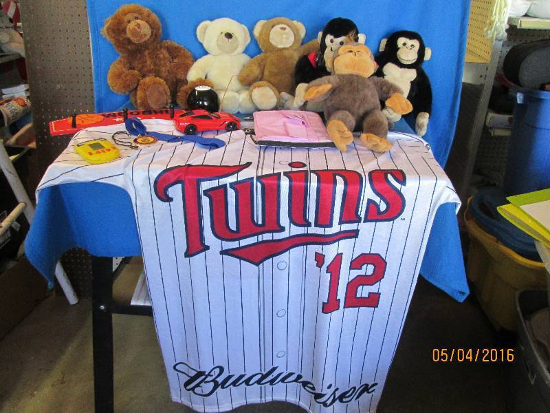 Twins Jersey and assorted collectib...