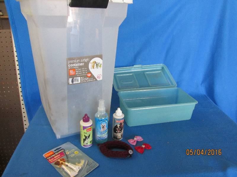 Lot of assorted pet products, see a...