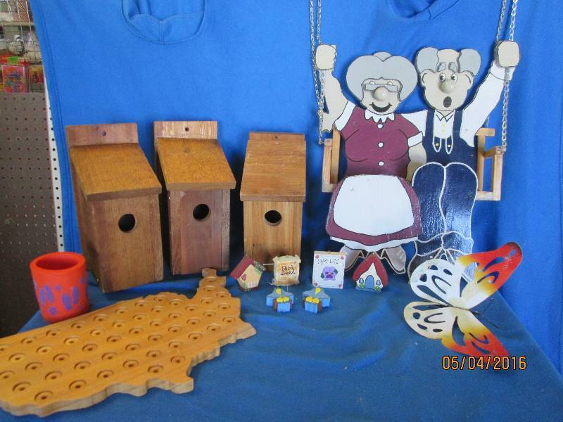 Birdhouses and garden dcor...