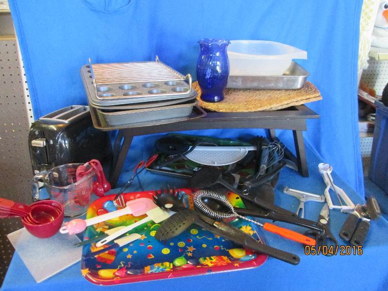 Lot of kitchen items...