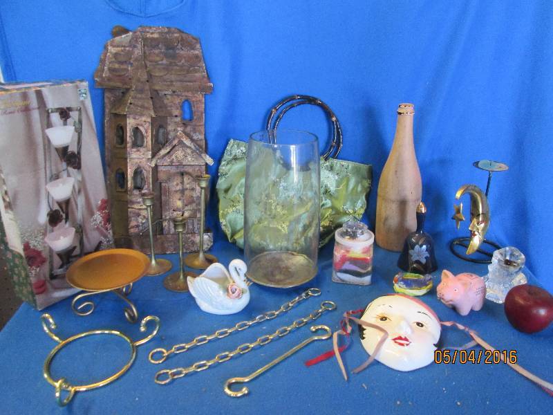 Lot of decorative items...