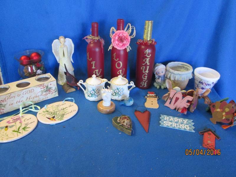 Lot of glass and decorative items...
